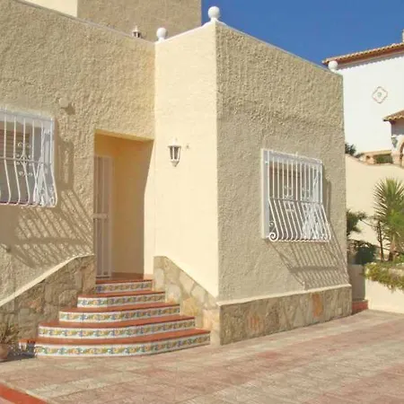 Luisa Costa Villa *